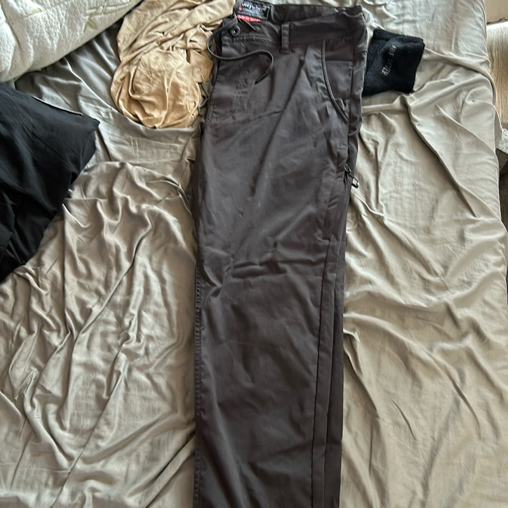 Selling slim fit 686 pants